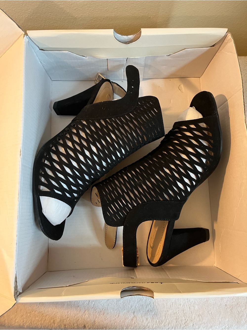 Comfort Black Laser-Cut Peep-Toe Block Heel Sandals - Women 7 wide